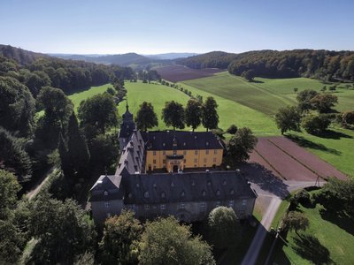 Viele verwunschene Wege führen durch den Wald und das weitläufige Tal.