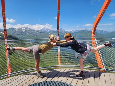 Gemeinsam Yoga üben mit traumhaften Ausblick