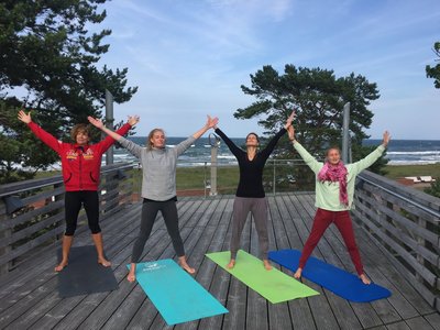 Tägliche Yogaeinheiten unterstützen den Entspannungseffekt Ihres Urlaubs im Strandhotel Baabe. 