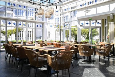 Das Restaurant Strandläufer überzeugt mit seinem lichtdurchfluteten Raum