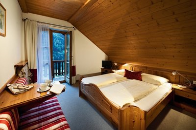 Die Zimmer des Hotel Gasthof Saalerwirt sind mit viel Holz gemütlich eingerichtet