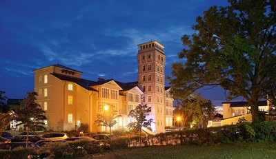 Das Vju Hotel bei Nacht