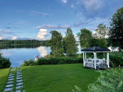 Vom Garten des Hotels haben Sie einen direkten Zugang zum Fluss