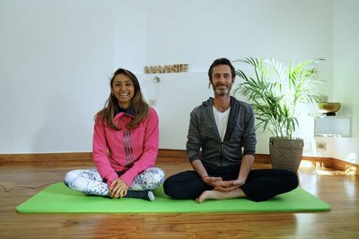 Die Yogalehrer Benoit und Pilie