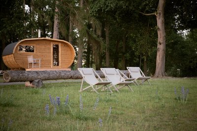 Die See-Sauna mit Sitzgelegenheiten