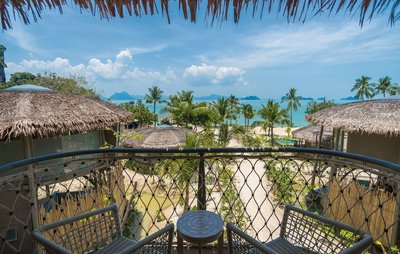 Perfekte Aussichten vom Balkon der TreeHouse Villas auf die Bucht von Koh Yao 