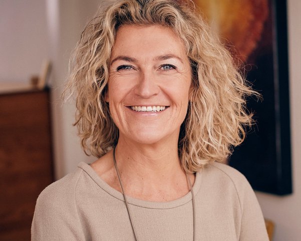 NEUE WEGE Yogalehrerin Anke Rebetje NEUE WEGE Yogalehrerin Anke Rebetje