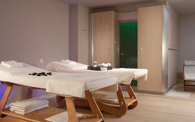 Suchen Sie sich eine entspannende Massage aus und lassen Sie sich verwöhnen. 