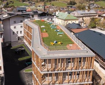 Das Hotel BLÜ liegt mitten im Ortszentrum von Bad Hofgastein