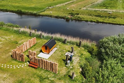 In der Sauna mit Blick in die Weite entspannen