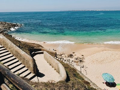 Auf das weite Meer hinaus blicken