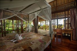 Aufwachen mit Blick in den Garten des Prana Veda im Orchid Zimmer