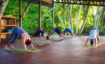 Yoga in der Gruppe stärkt Ihre Muskulatur