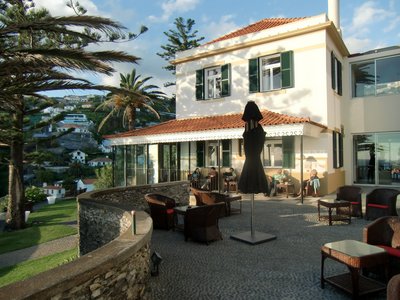 Das Design Hotel Estalagem auf Madeira bietet Ihnen alle Annehmlichkeiten eines 4 Sterne Hotels im Yoga Urlaub