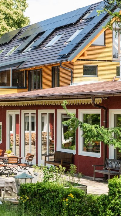 Vom Restaurant aus haben Sie einen herrlichen Blick in den Garten