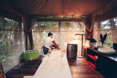 Entspannende Massagen im Spa des Ylang Ylang Resorts