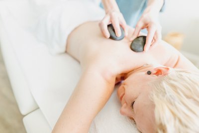 Wohltuende Hot Stone Massage