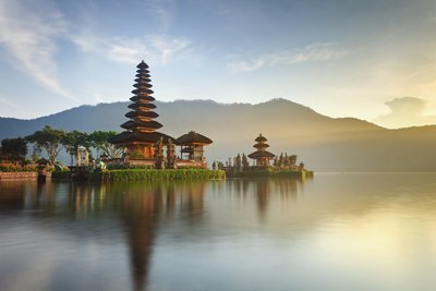 Erleben Sie die magische Atmosphäre um den bedeutenden Wasser-Tempel Pura Ulun Danu Bratan