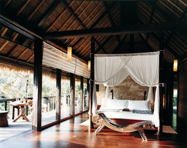 Das gemütliche Bett der Suite lädt zum Träumen ein