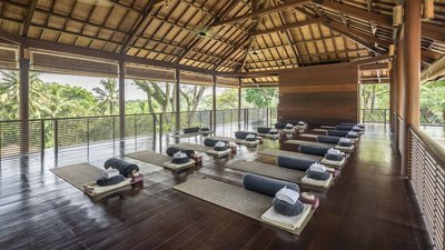 Die helle Yoga-Shala im Como Shambhala