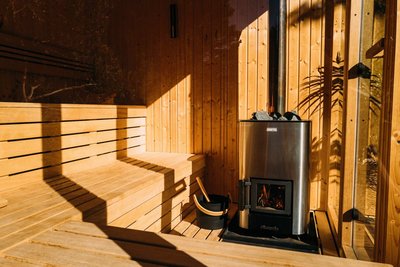 Nach den Yoga Einheiten in der Sauna entspannen