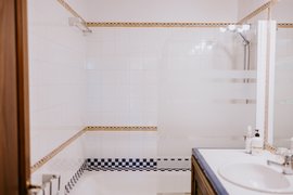 Das Bad der Zimmer Ibiza