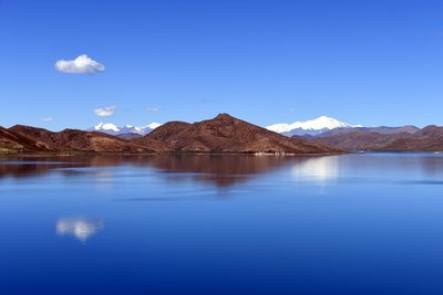 Der Yamdrok-See ist einer der drei größten Seen des Landes