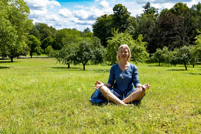 Meditation auf der Wiese