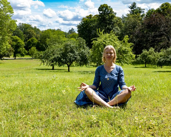 Meditation auf der Wiese