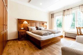 Doppelzimmer Komfort mit schönem Holzboden Doppelzimmer Komfort mit schönem Holzboden