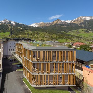 Das neu errichtete Baumhaus mit Dachterrasse