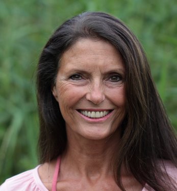 NEUE WEGE Yogalehrerin Britta Sattig NEUE WEGE Yogalehrerin Britta Sattig