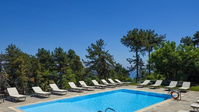 Am Pool entspannen