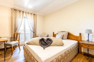 Zimmer Grand Lit Komfort mit Balkon