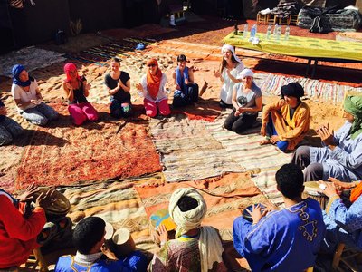 Gemeinsam in der Gruppe die marokkanische Kultur entdecken