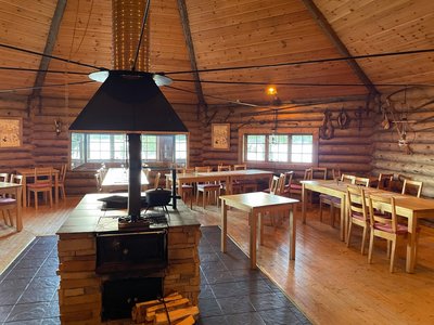 Die traditionelle Holzhütte im Hotel Filipsborg