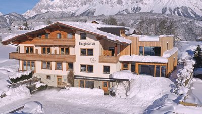 Seien Sie herzlich Willkommen in der verschneiten Steiermark im Bio-Hotel Bergkristall!