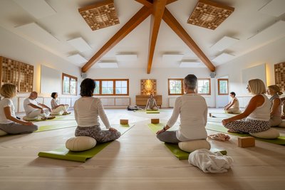 Gemeinsam meditieren im Steinweiden Retreat Center