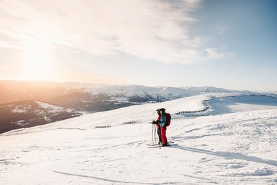 Skitouren durch die winterliche Landschaft