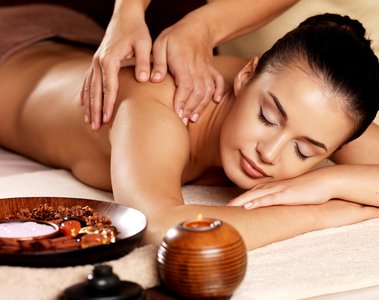 Gönnen Sie sich eine Massage im Wellnessbereich des Strandhotels Baabe.