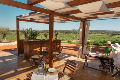 Weite Blicke von der Terrasse der Finca Son Miranda genießen