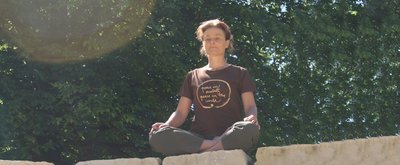 Yogalehrerin Petra Porath in der Meditation
