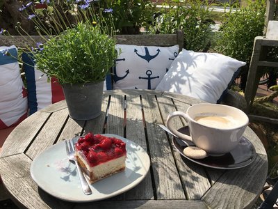 Bei Kaffee und Kuchen lässt es sich auf Baltrum am besten Entspannen