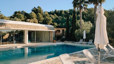 Yoga-Shala, Sauna und Pool unmittelbar beisammen Yoga-Shala, Sauna und Pool unmittelbar beisammen