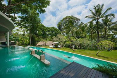 Inmitten der immergrünen Dschungellandschaft können Sie im Pool des Como Shambhala Ihre Ruhe genießen
