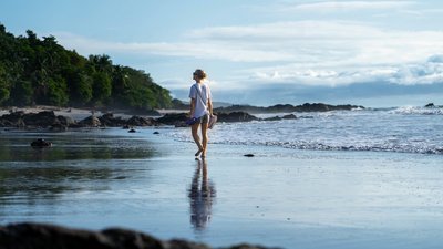 Strandspaziergang beim Ylang Ylang Resort