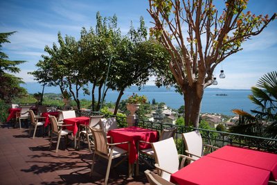 Essen mit Blick auf den Gardasee