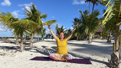 NEUE WEGE Yogaleherin Rita Uibner