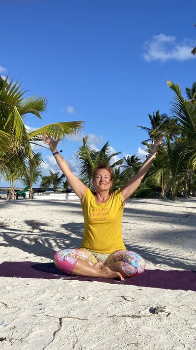 NEUE WEGE Yogaleherin Rita Uibner