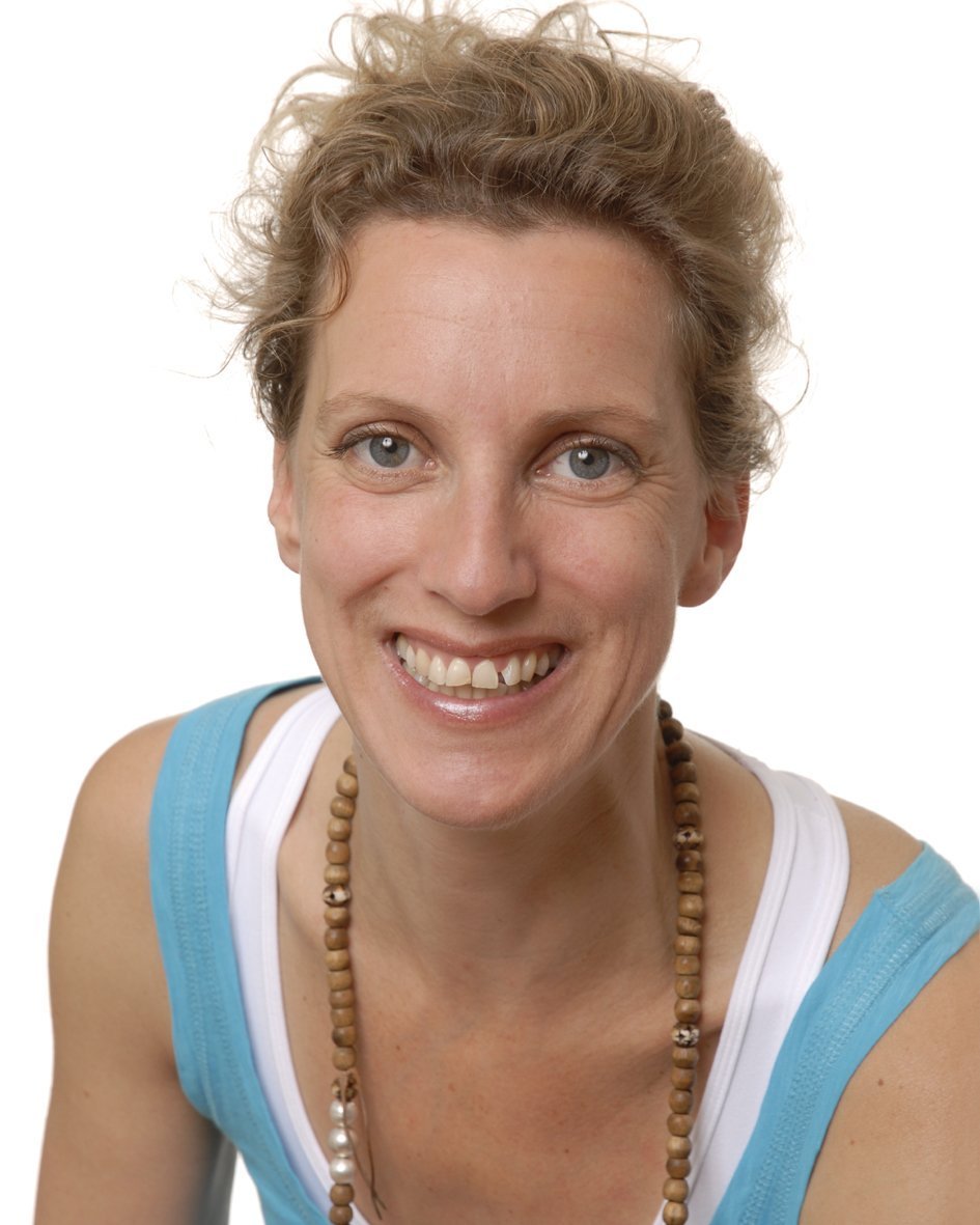 DANA Aerial-Yogalehrerin Dhanya Daniela Meggers